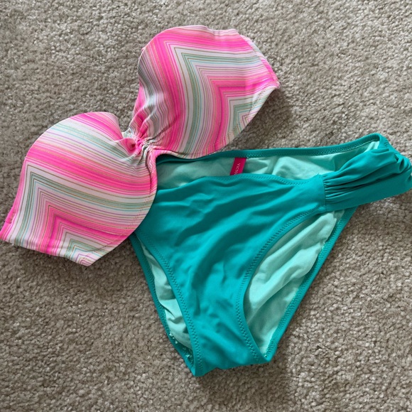 Bathing suit bundle - Picture 2 of 7